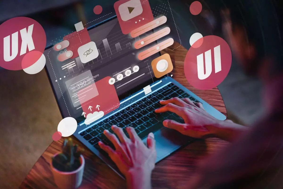 Representações de Ui e ux com portátil - freepik